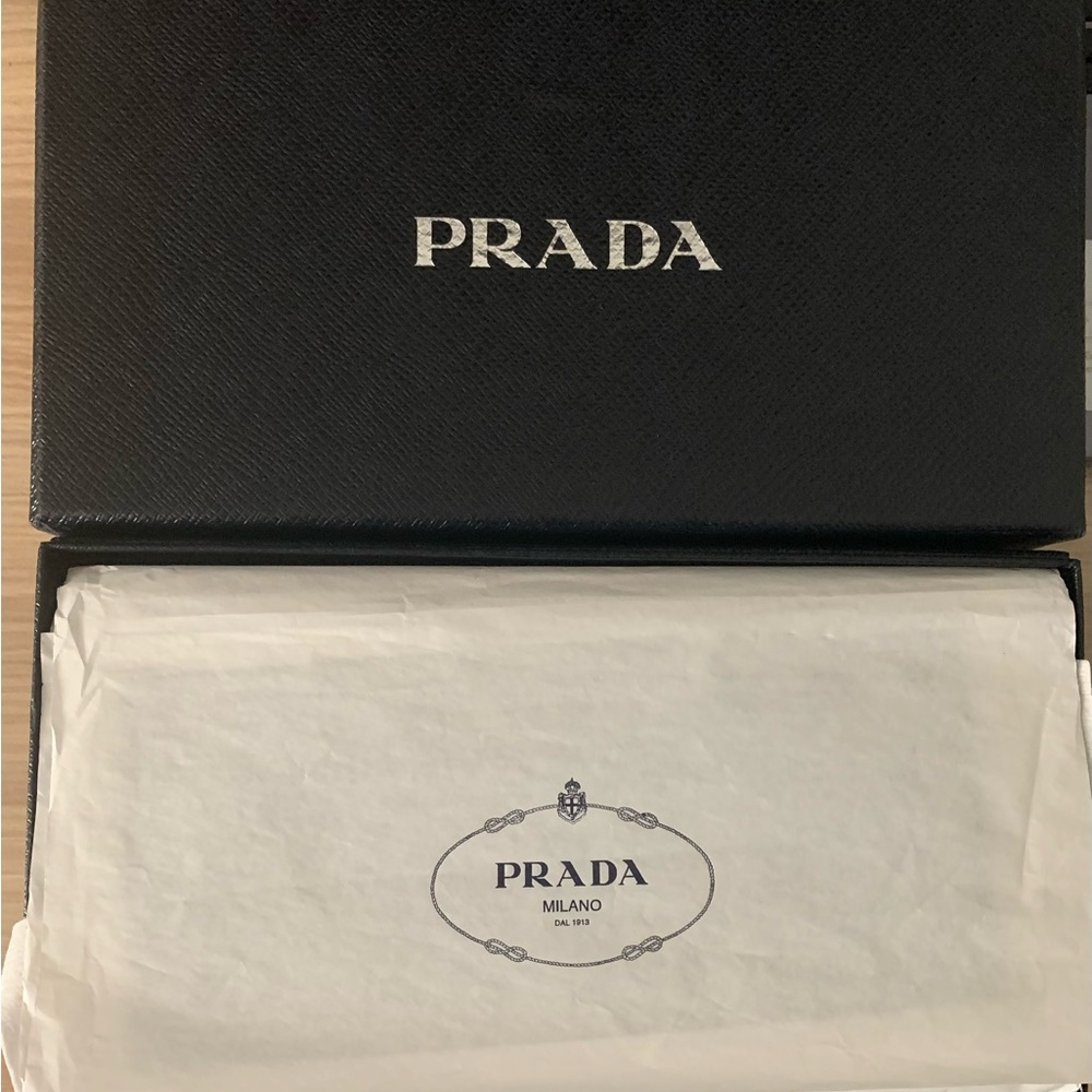 Authentic Preloved Prada Saffiano Fiocco Wallet with original box and cards - Picture 2 of 7
